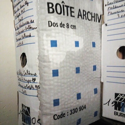 carton de classement endommagé par l’humidité 400×600